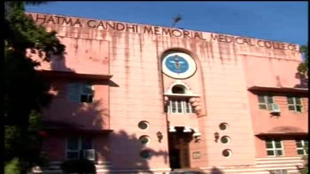 Indore PG medical student found dead after fall from MGM hostel (Representational Image: Wikimedia Commons)